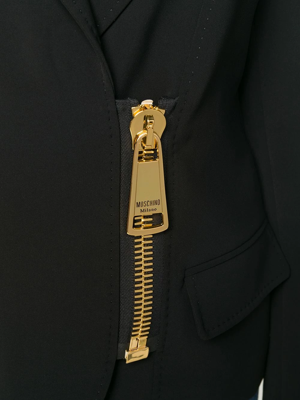 Budget ๐คฉ Moschino Zipped fitted blazer ๐ 7 Moschino zipped fitted blazer