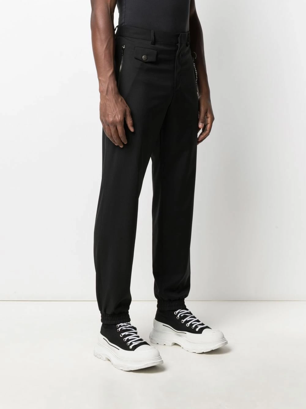 New ๐คฉ Moschino Logo keyring trousers ๐งจ 5 Moschino logo-keyring trousers