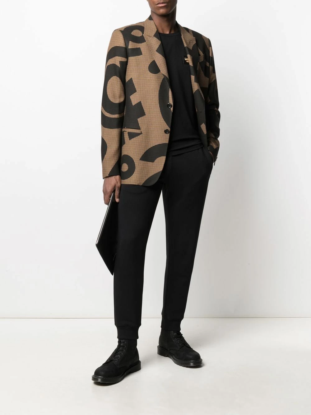 New โค๏ธ Moschino Logo plaque short sleeve T ๐ shirt โ 4 Moschino logo-plaque short-sleeve T-shirt