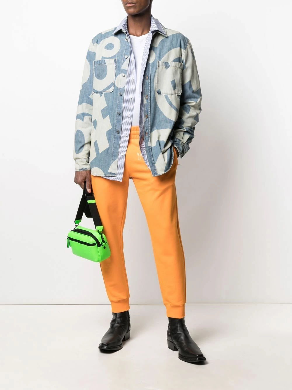 Promo โ๏ธ Moschino Graphic print denim ๐ shirt ๐ฅ 4 Moschino graphic-print denim shirt