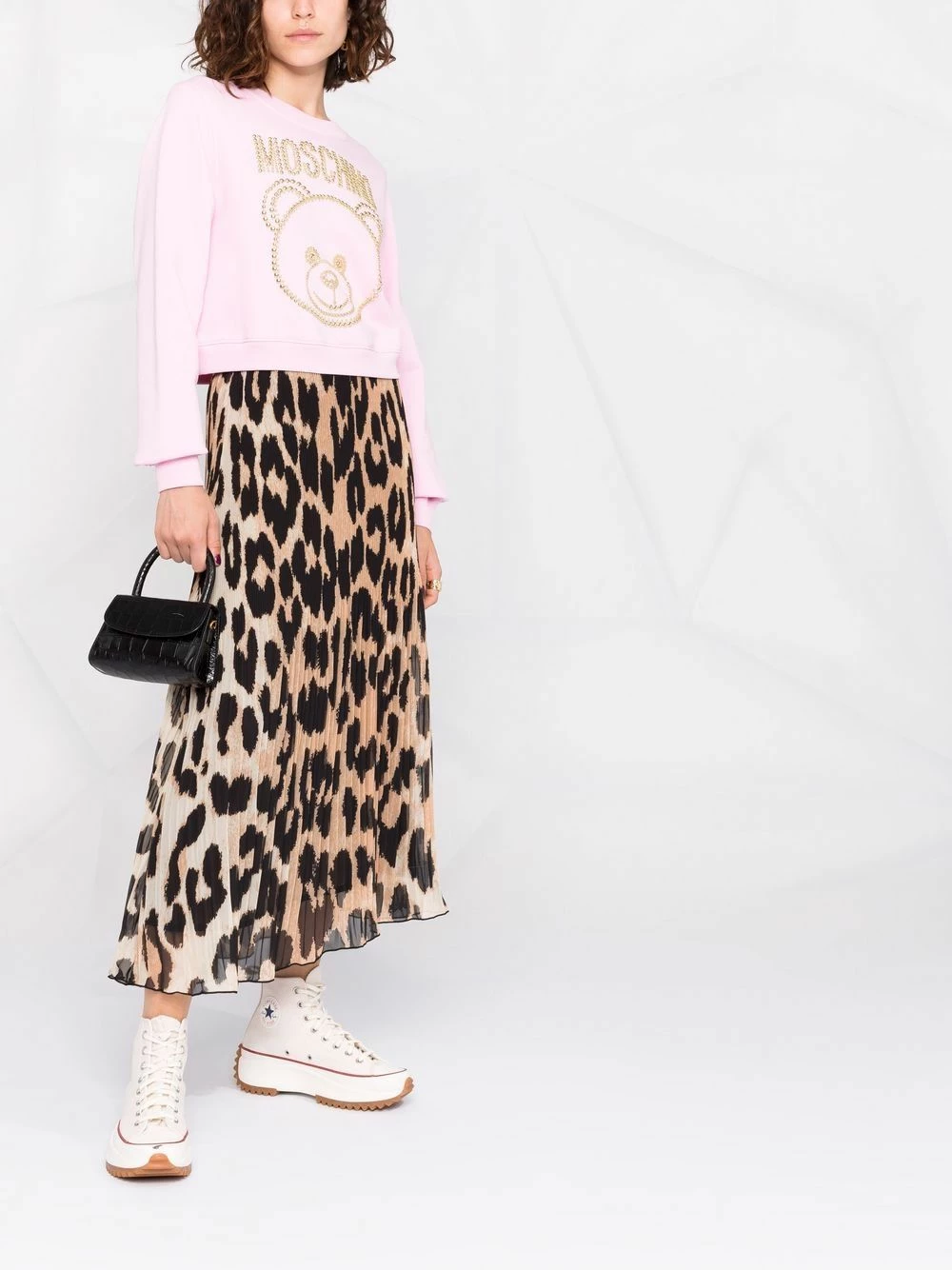 Budget ๐ฅฐ Moschino Studded Teddy cropped sweatshirt ๐ 8 Moschino studded Teddy cropped sweatshirt