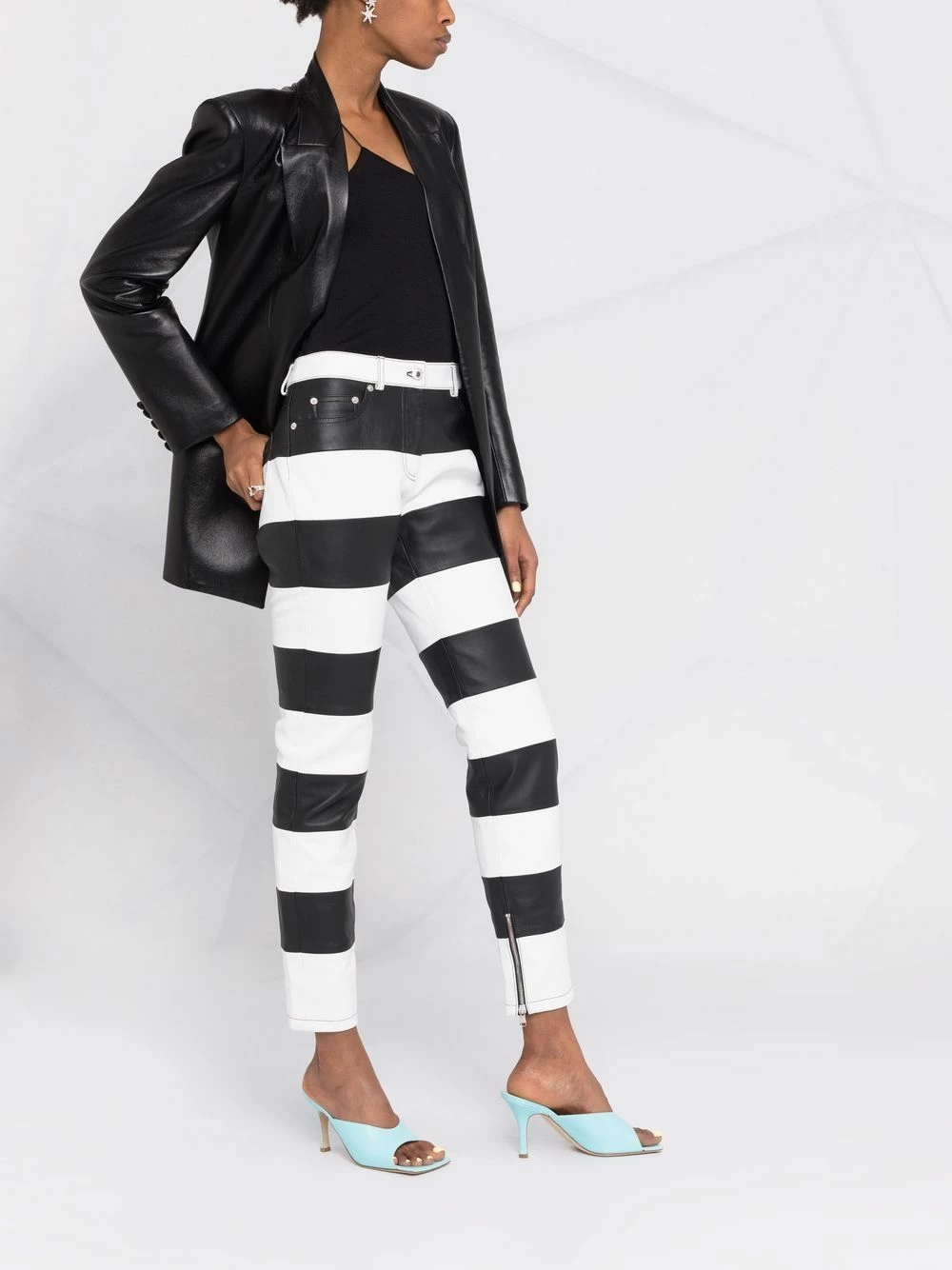 Promo ๐ Moschino High rise panelled ๐ jeans ๐ฏ 8 Moschino high-rise panelled jeans