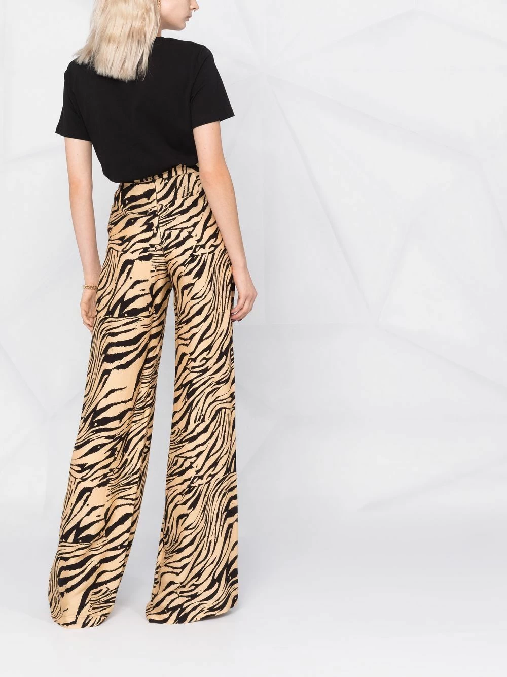 Wholesale ๐ Moschino Teddy Bear stud detail T ๐ shirt โญ 8 Moschino Teddy Bear stud-detail T-shirt