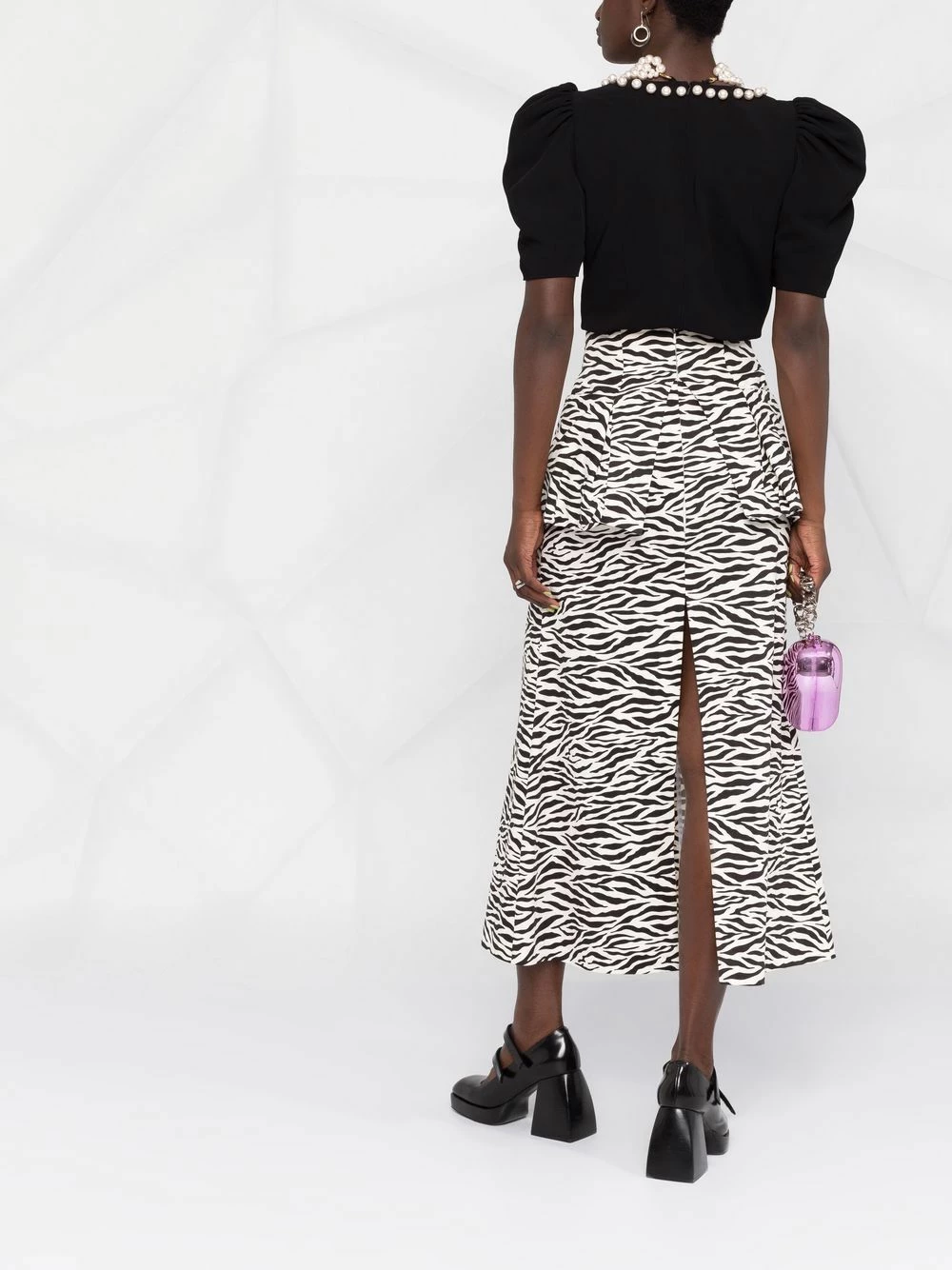 New ๐ Moschino Pearl embellished short sleeved blouse ๐ฅฐ 8 Moschino pearl-embellished short-sleeved blouse