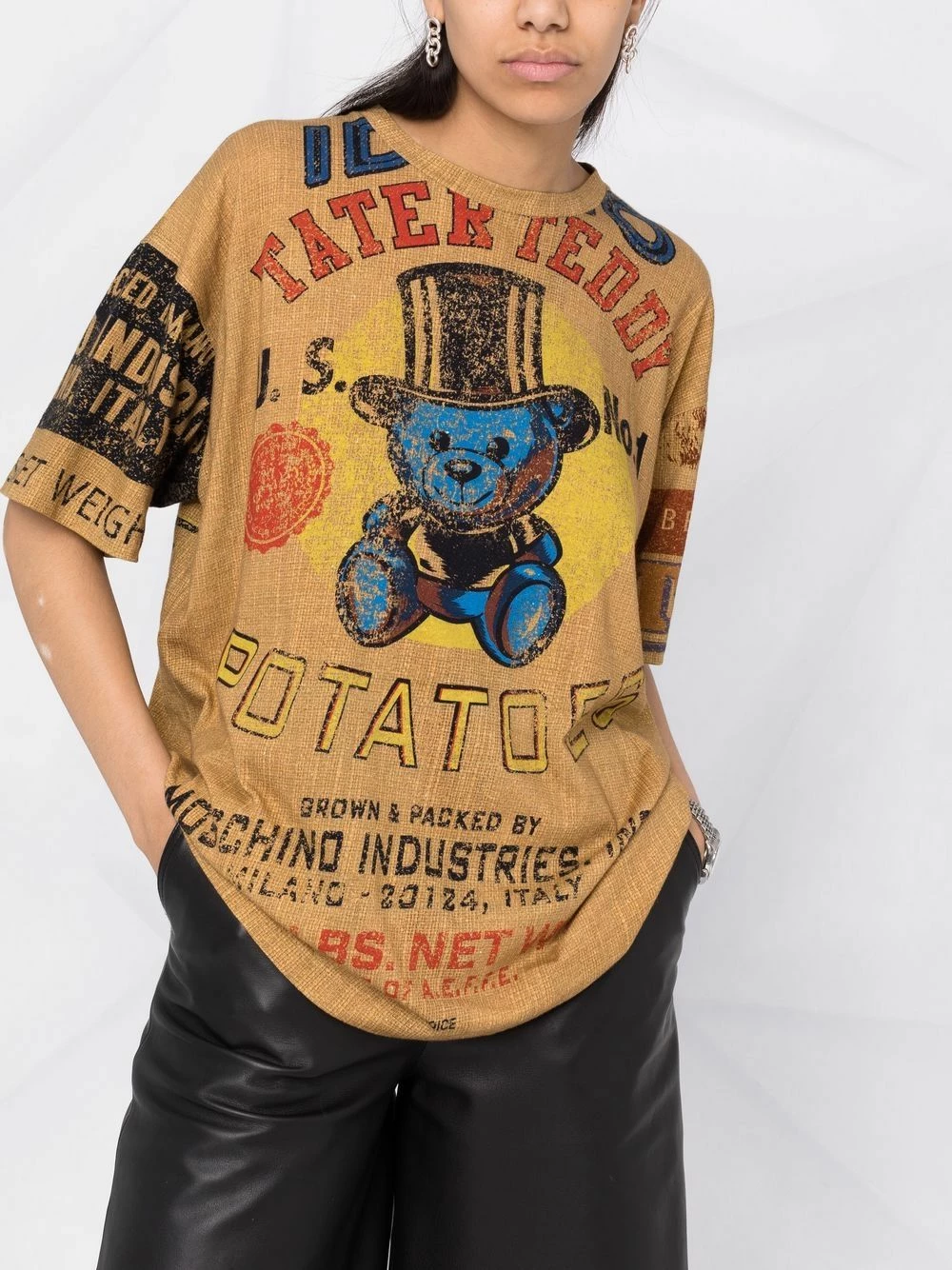 Buy ๐ Moschino Potato Field print oversized T ๐ shirt ๐ 7 Moschino Potato Field print oversized T-shirt