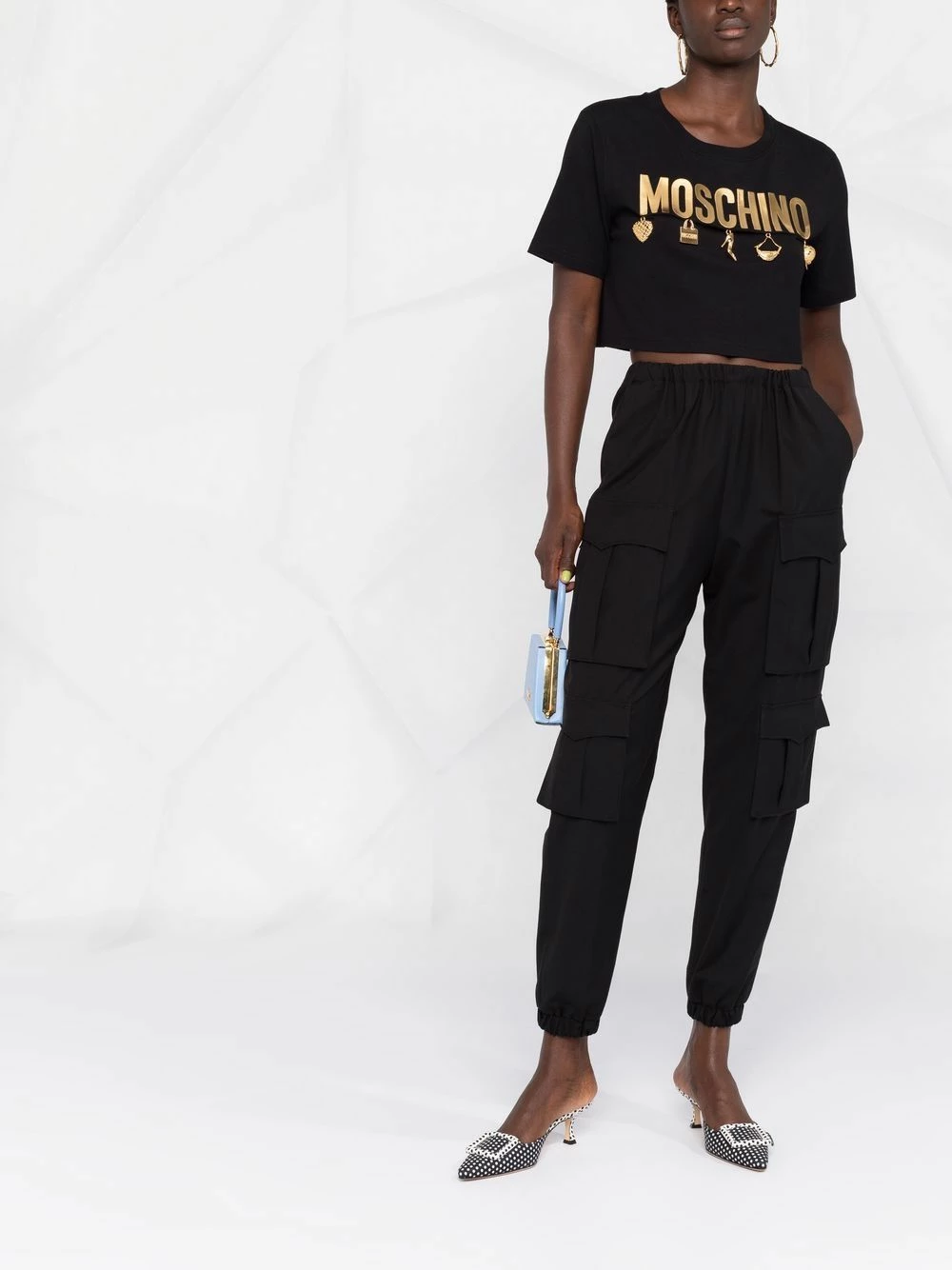 New ๐ฅฐ Moschino Charms motif logo print cropped T ๐ shirt ๐ 4 Moschino charms motif logo-print cropped T-shirt